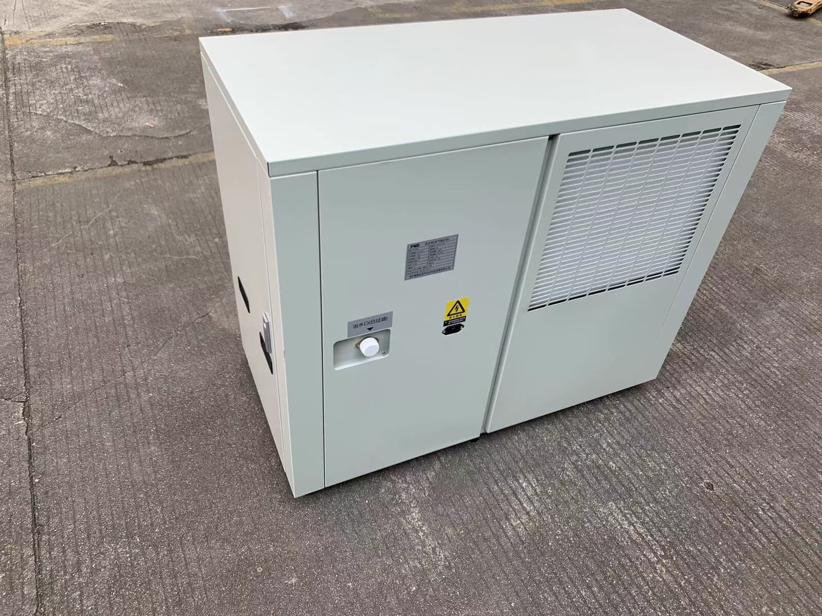 Outdoor industrial air water generator 100 litres