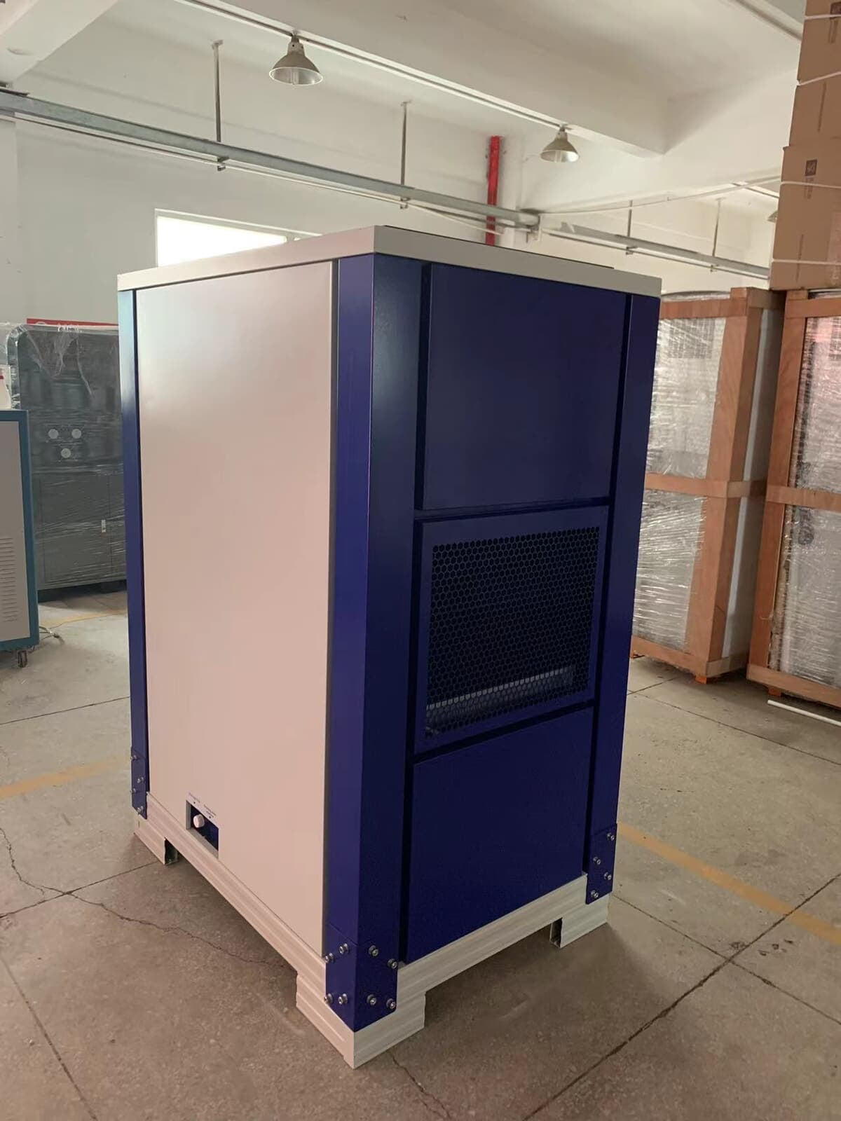 Outdoor industrial air water generator 250 litres